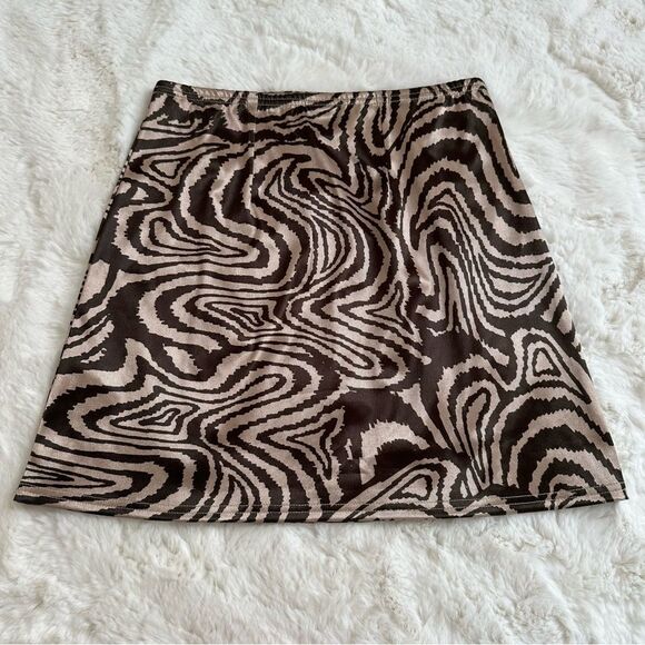 UO Urban Outfitters shiny brown/goldish tan groovy print mini skirt w slits - Picture 5 of 6